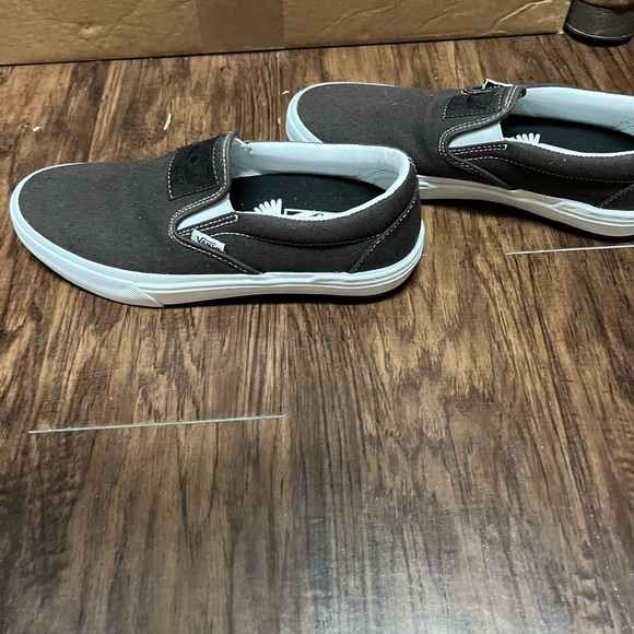Vans Roche Slip Ons - Picture 2 of 3